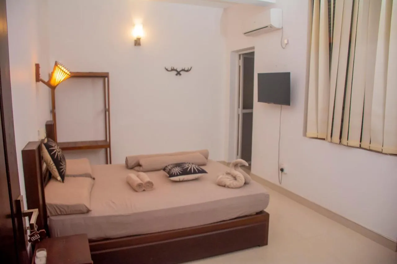 Woodnest Villas Negombo Hotel
