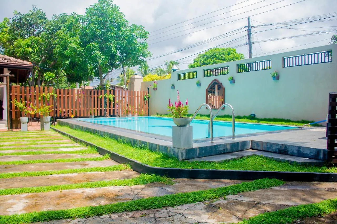 Woodnest Villas Negombo 3*,