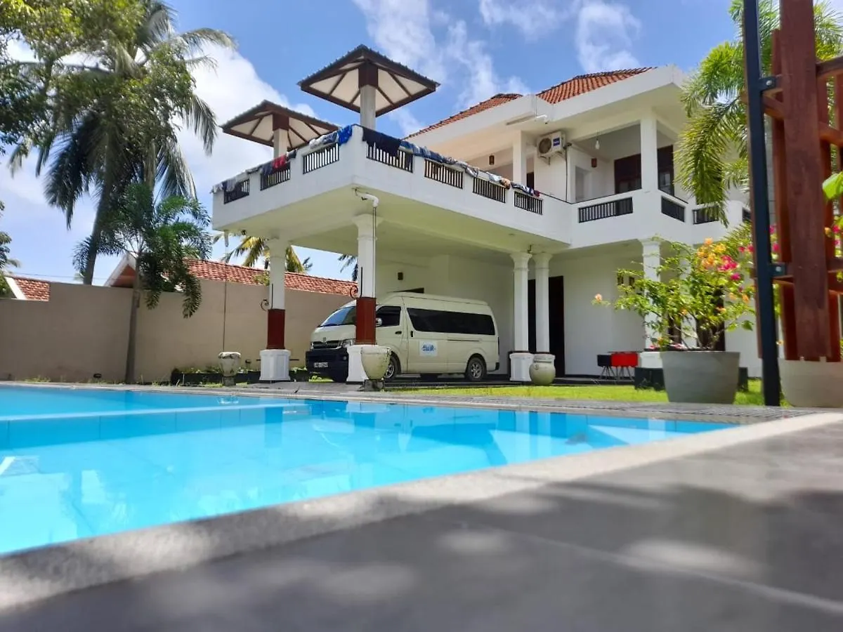 Woodnest Villas Negombo